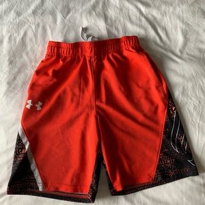 Boys under armor shorts size M - smoke free